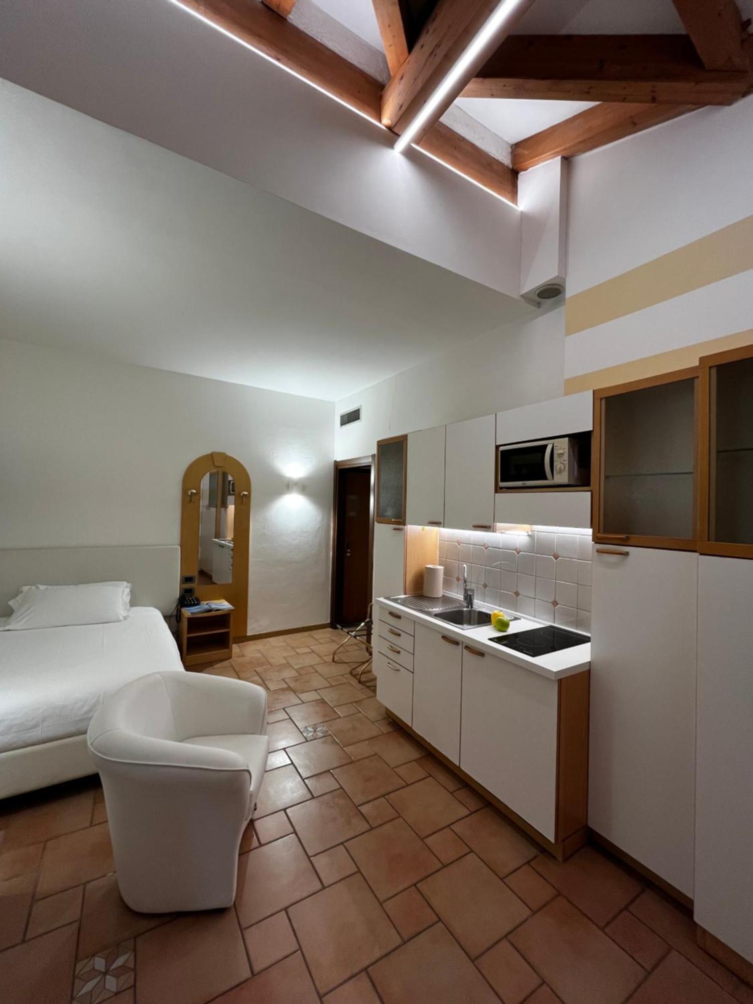 Manci Apartments By Hotel America トレント エクステリア 写真